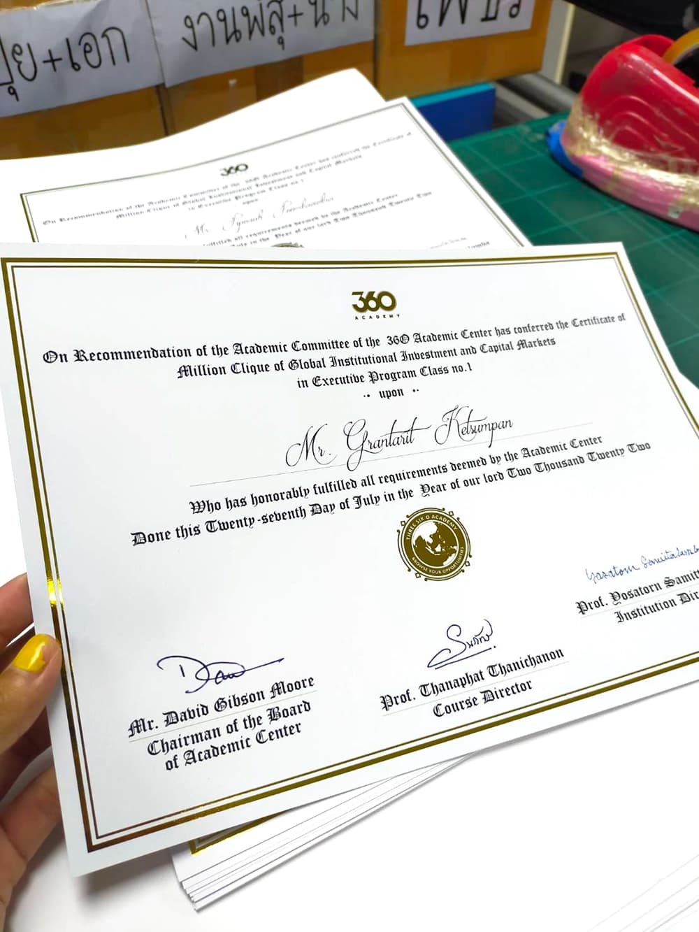 ตัวอย่างงานพิมพ์ใบประกาศนียบัตรหลักสูตรการลงทุน 360 Academy แบบแนวนอน
